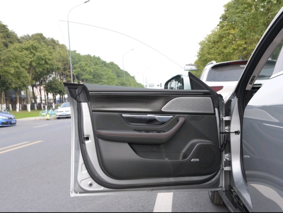 XPENG P7 EV NEDC Pure Charge 586KM 5 Door 5 Seater Sedan 196kw 360 Camera