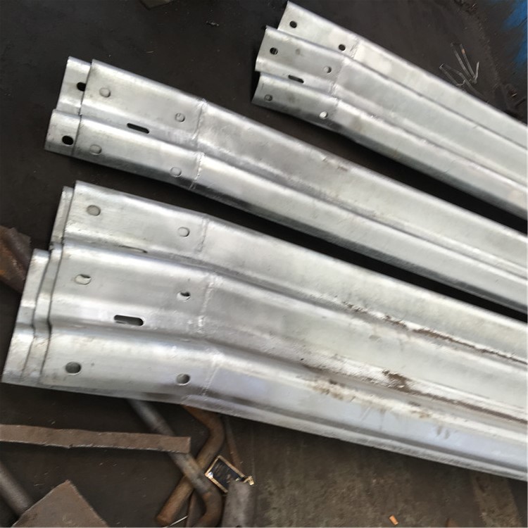 High Resistant W Beam Steel Safety Barrier Guard Rail with ISO9001 2000 Certification