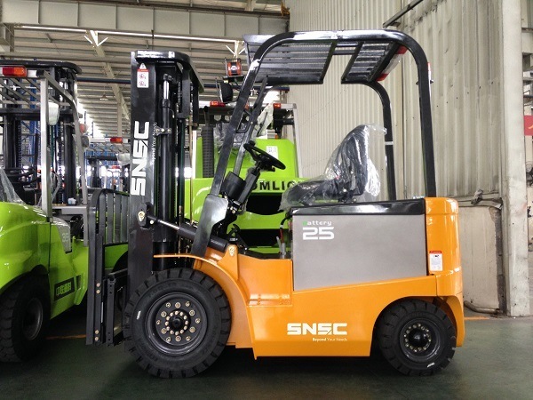 Warehouse Using 2.5 Ton Capacity Electrical Fork Lift
