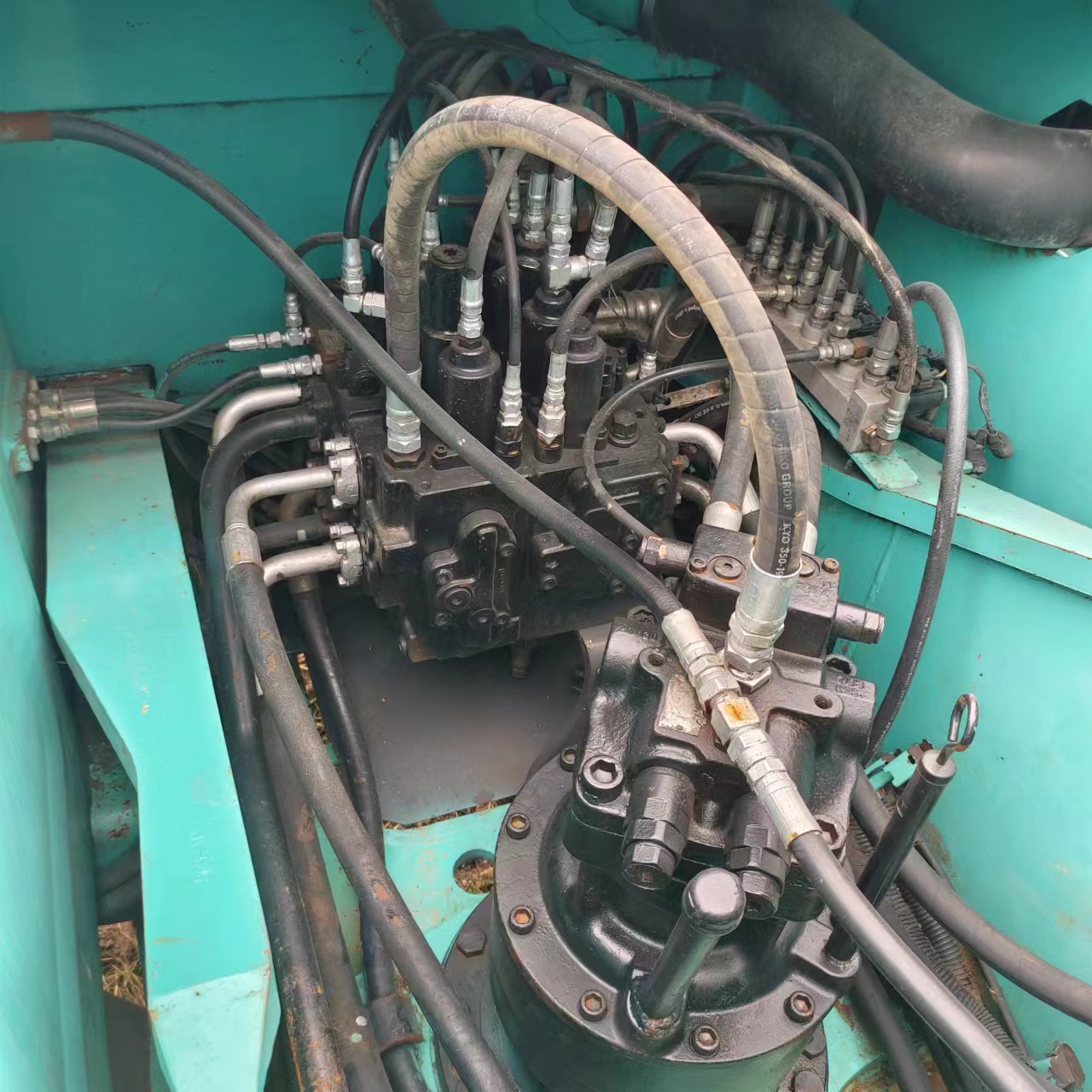 20600kg Operating Weight Original Color Used Kobelco SK200 Excavator SK300 SK350 SK330