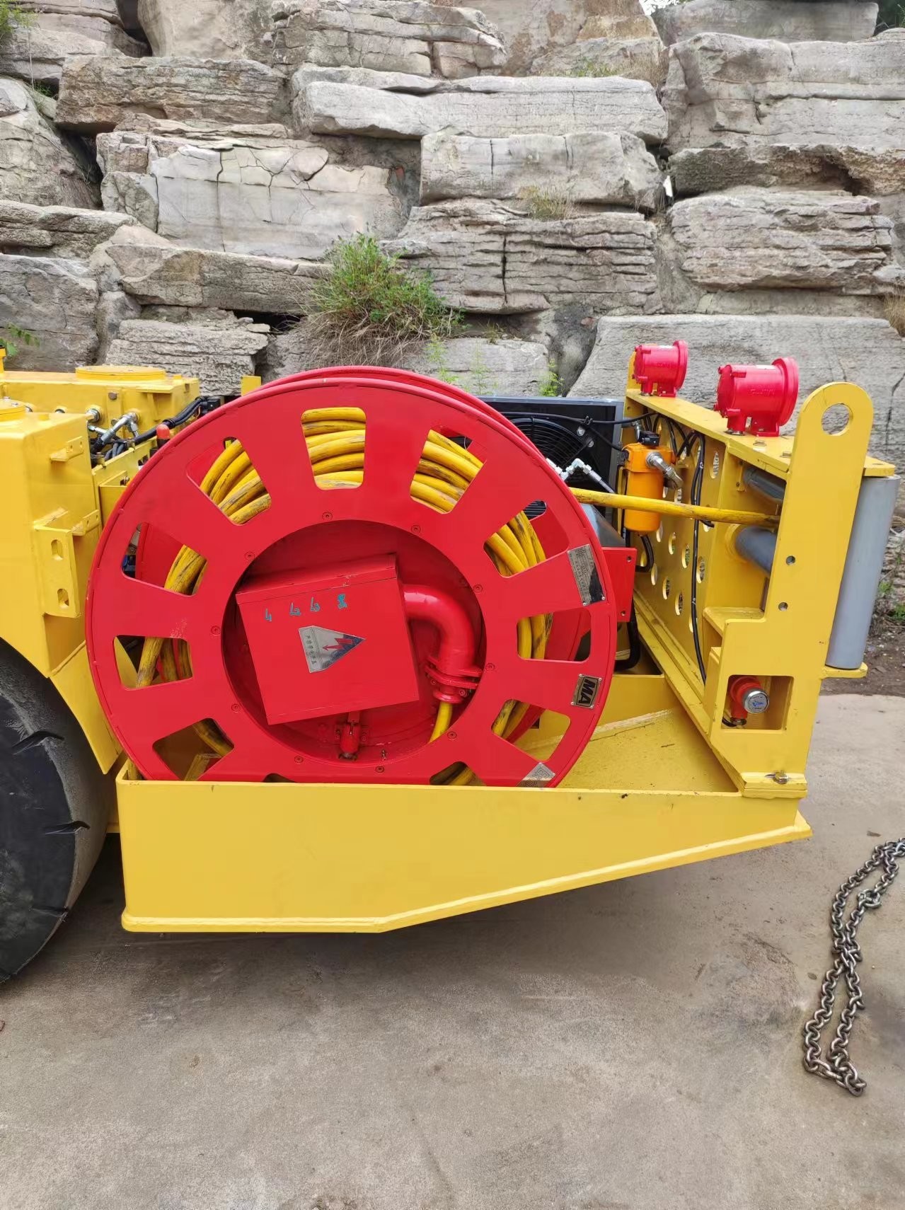 Electric Cable Blast Proof Electric Pick Underground Coal Mine Usage Bucket 1 Cube Underground LHD Loader