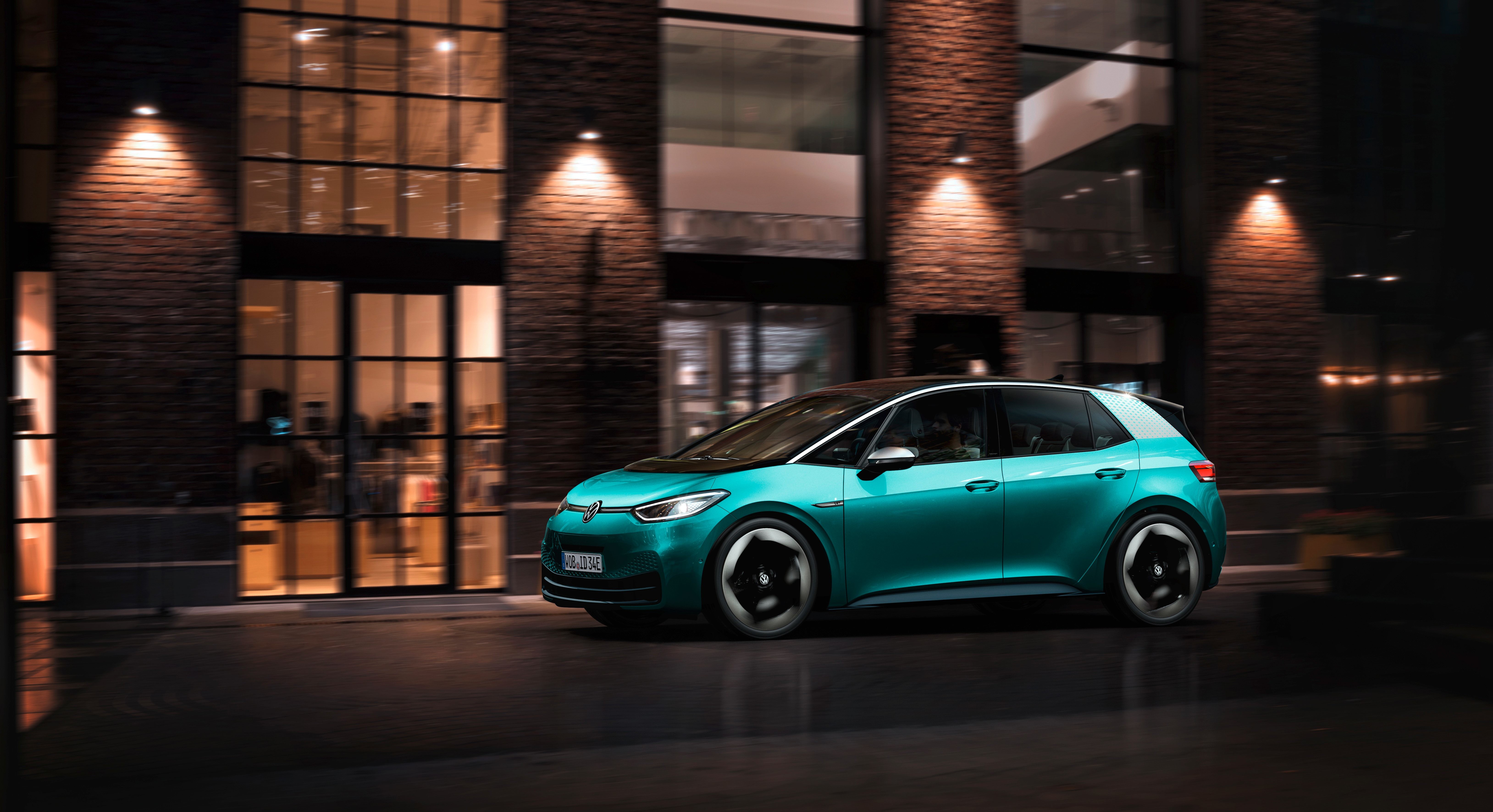 Left Steering Lithium Battery Electric Vehicle 160km/h VW ID3 For Adults