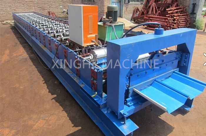 Specialized Continuous JCH Metal Roof Panel Machine With PLC Control System