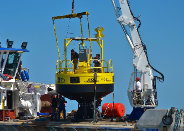 DGPS System Polyethylene Marine Navigation Buoys Anti Collision With Long Service Life