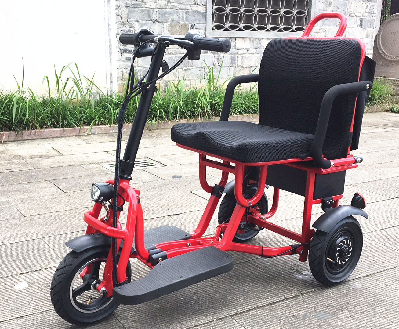 48V 10Ah Lithium Battery Fully Enclosed Mobility Scooter Fully Equipped Range 25-30km