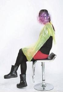 Quality Disposable Plastic Hair Cape For Hair Dye , Disposable Makeup Capes ISO CE wholesale