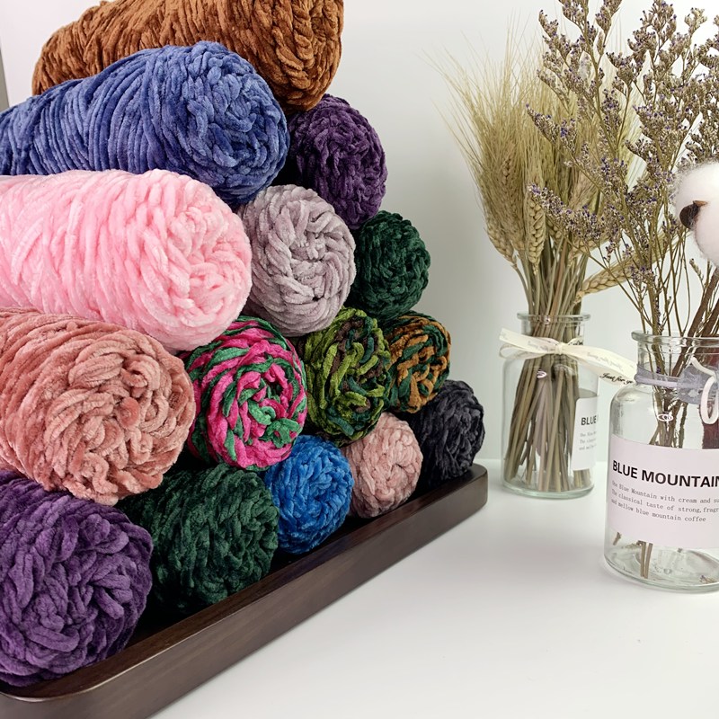1/3.5NM 100% Chunky Velvet Dyed Polyester Yarn Crochet For Hand Knitting