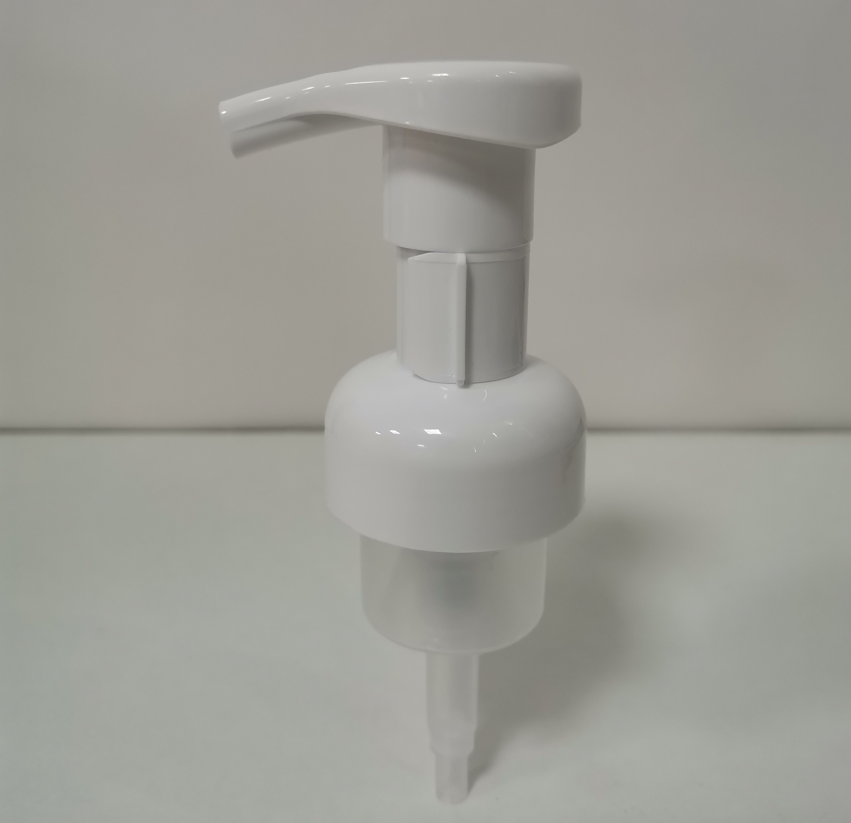 Skin Smoothing Plastic Foam Pump For Household Skin Care With Clip Lock System