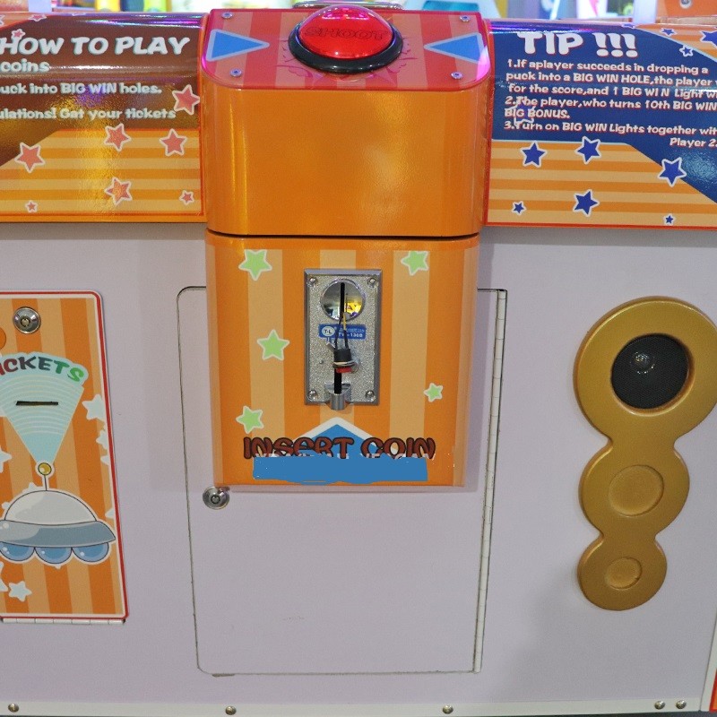 UFO Dream Redemption Arcade Machines For 2 Players 110V 220V Orange Color