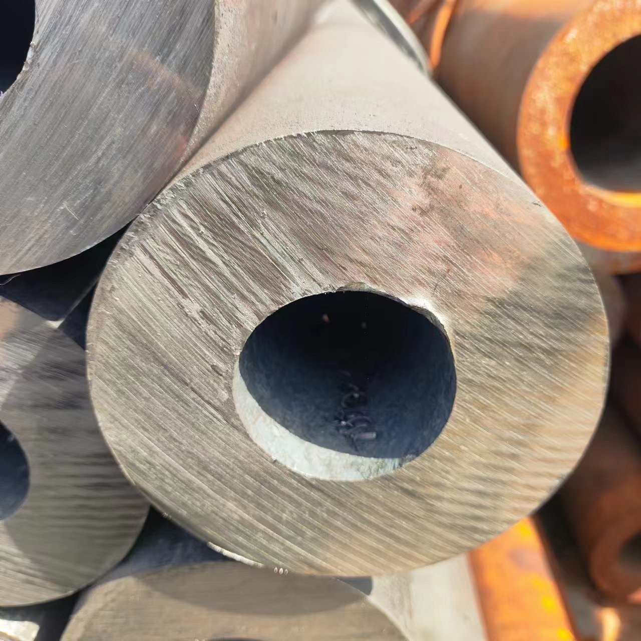 SAE 4140 Alloy Seamless Steel Pipe Custom 6m 8m 10m Length 42CrMo4 Alloy Steel