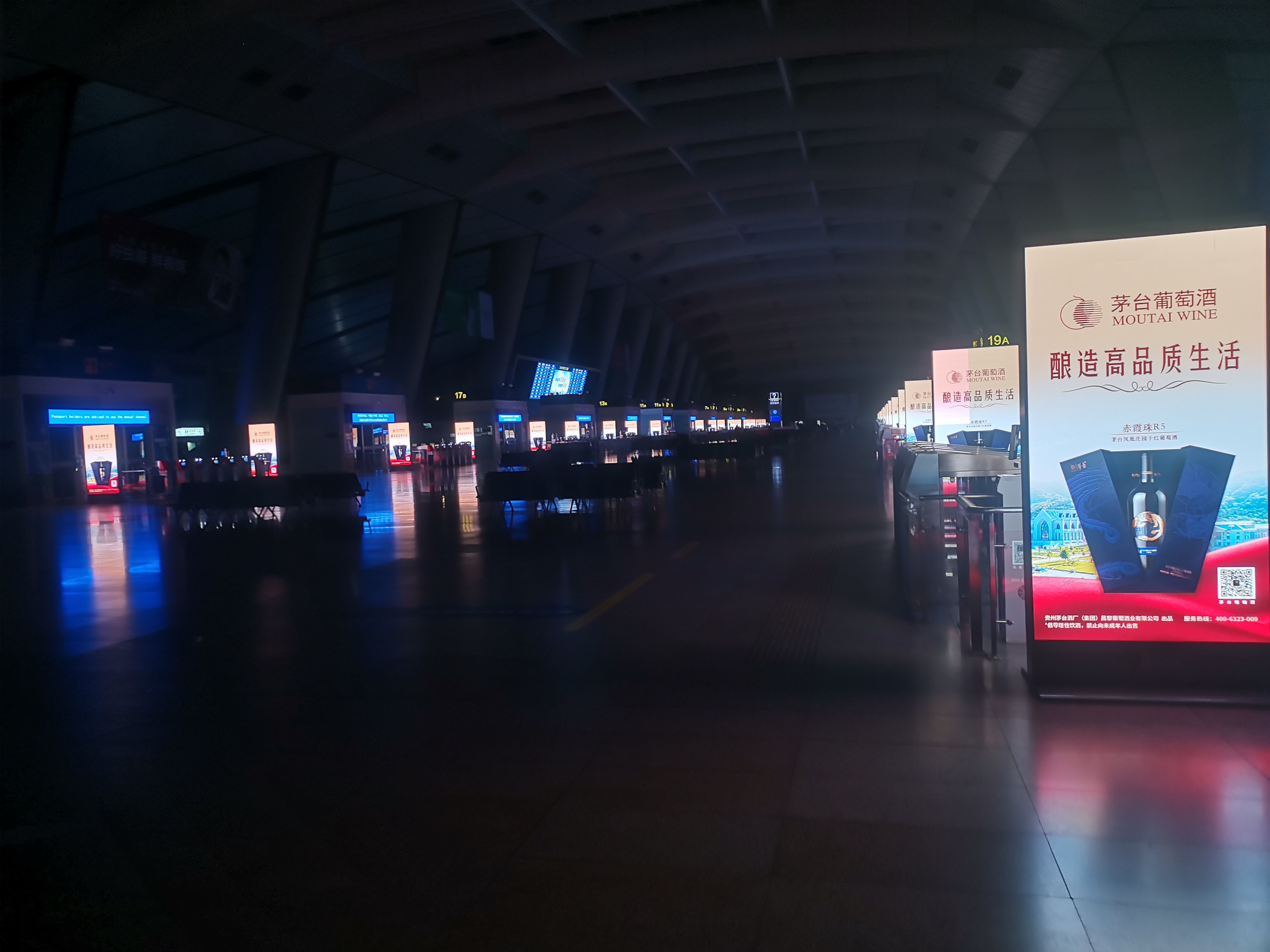 Outdoor High Brightness Energy-SavingGOB P1.875mm Iron Box Waterproof Advertising MachineEpistar LED Chip