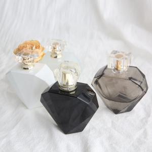 Quality Fashion Hand Help Fans 60ml 100ml Empty Spray Parfum Beautiful Shape Cosmetic Packaging Clear Glass Perfume Bottles wholesale