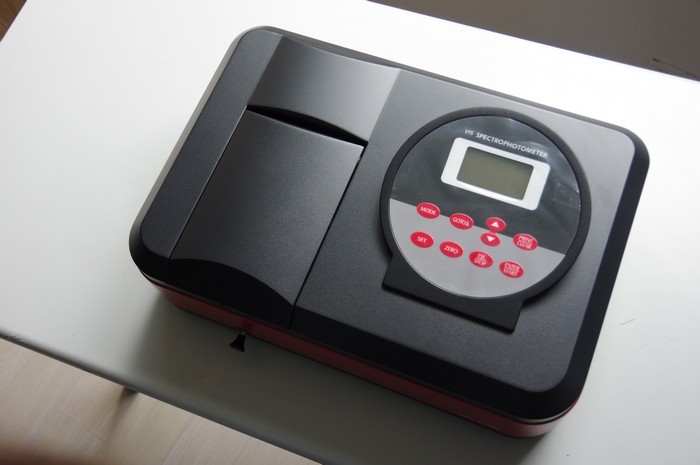Visible Uv-1200 2nm Bandwidth Laboratory Spectrophotometer