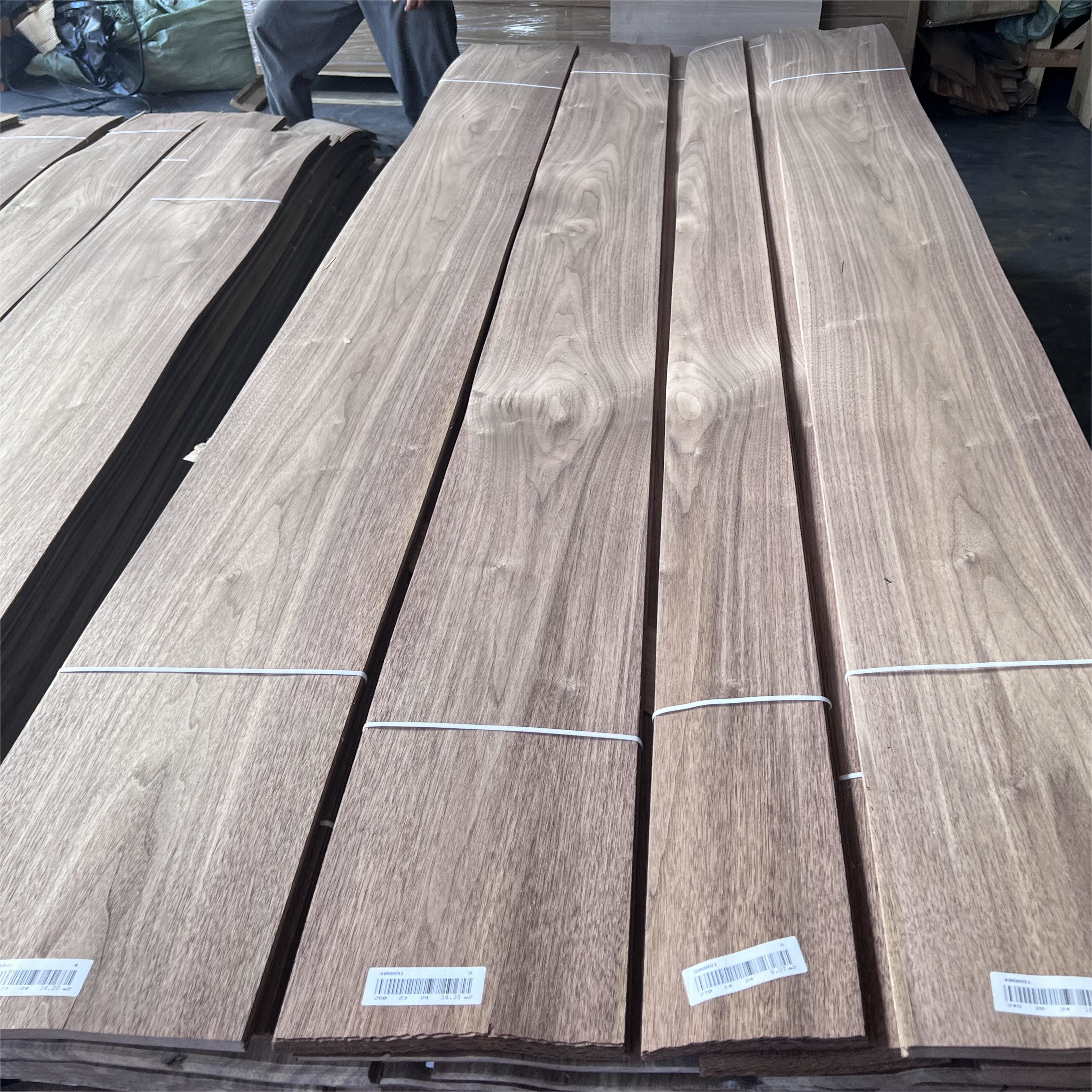 Natural Walnut 0.5mm Wood Veneer Plywood For Cabinet Wall And Door Decoration