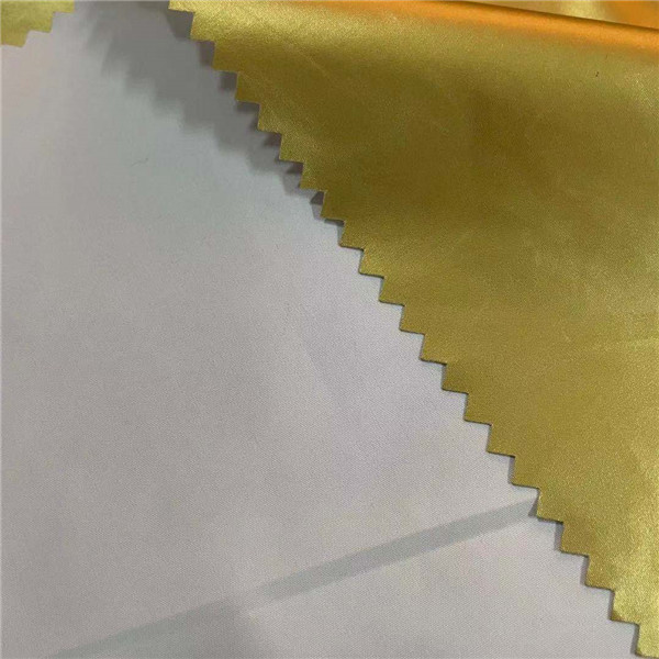100% Polyester Gold Foiled Winter Breaker Fabric 50D*50D 100gsm 150cm Waterproof