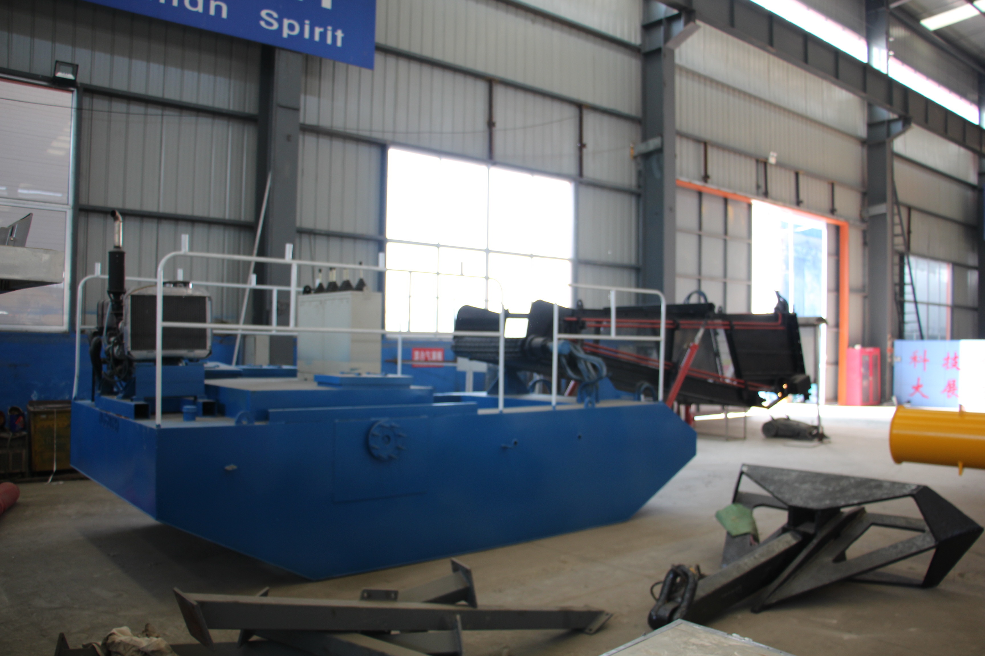 Head Dredging Brand Aquatic Weed Harvester Boat With Big Capacity For River Herb Collection And Transportation