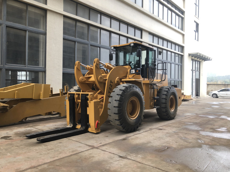 Flameproof 22 Ton Outside Forklift Front End Loader With Steel Coil Fork