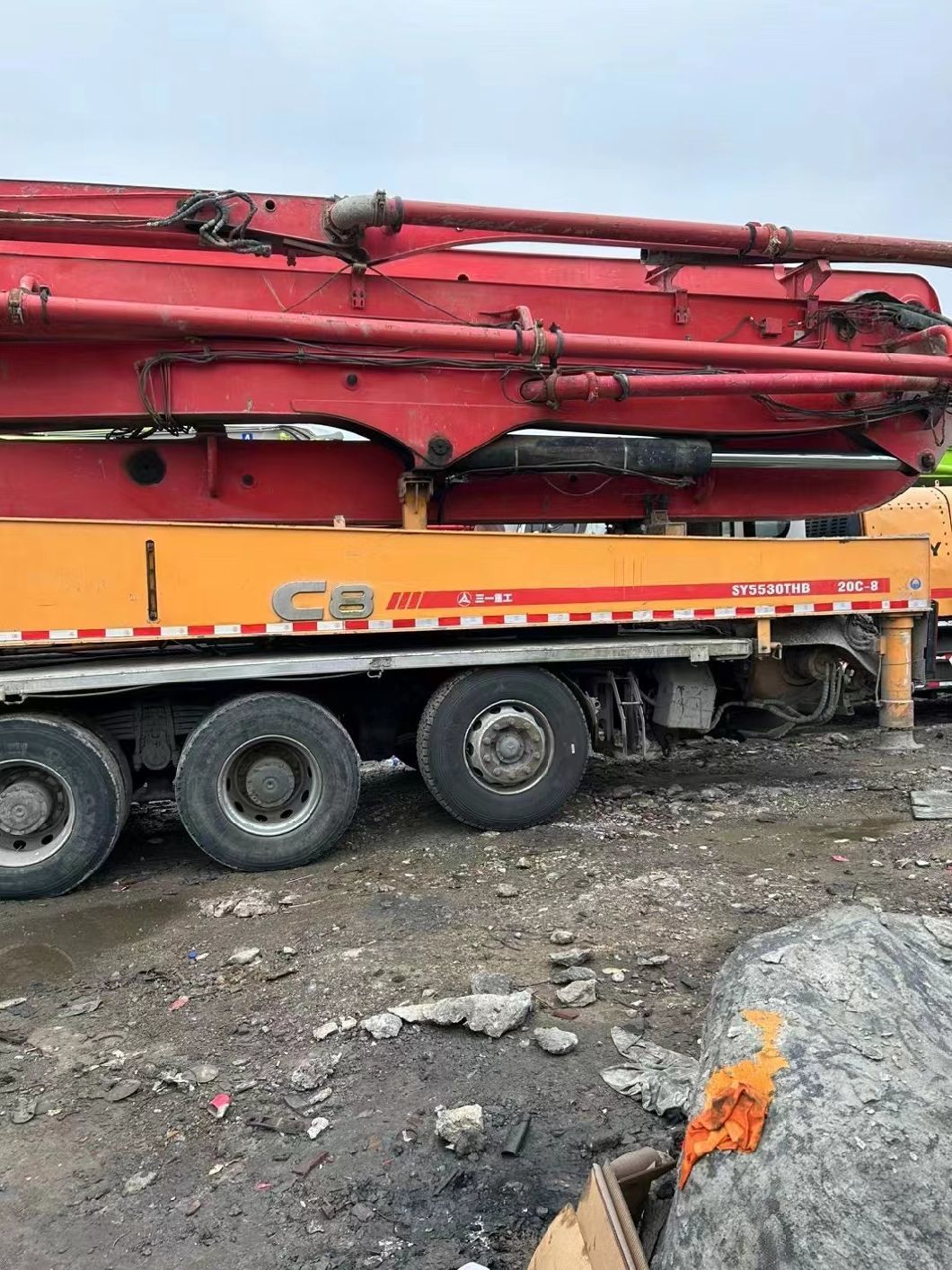 Perfect Original Condition 2013 San Y 62m Concrete Pump on Benz 10*4 Truck Factory Low Price