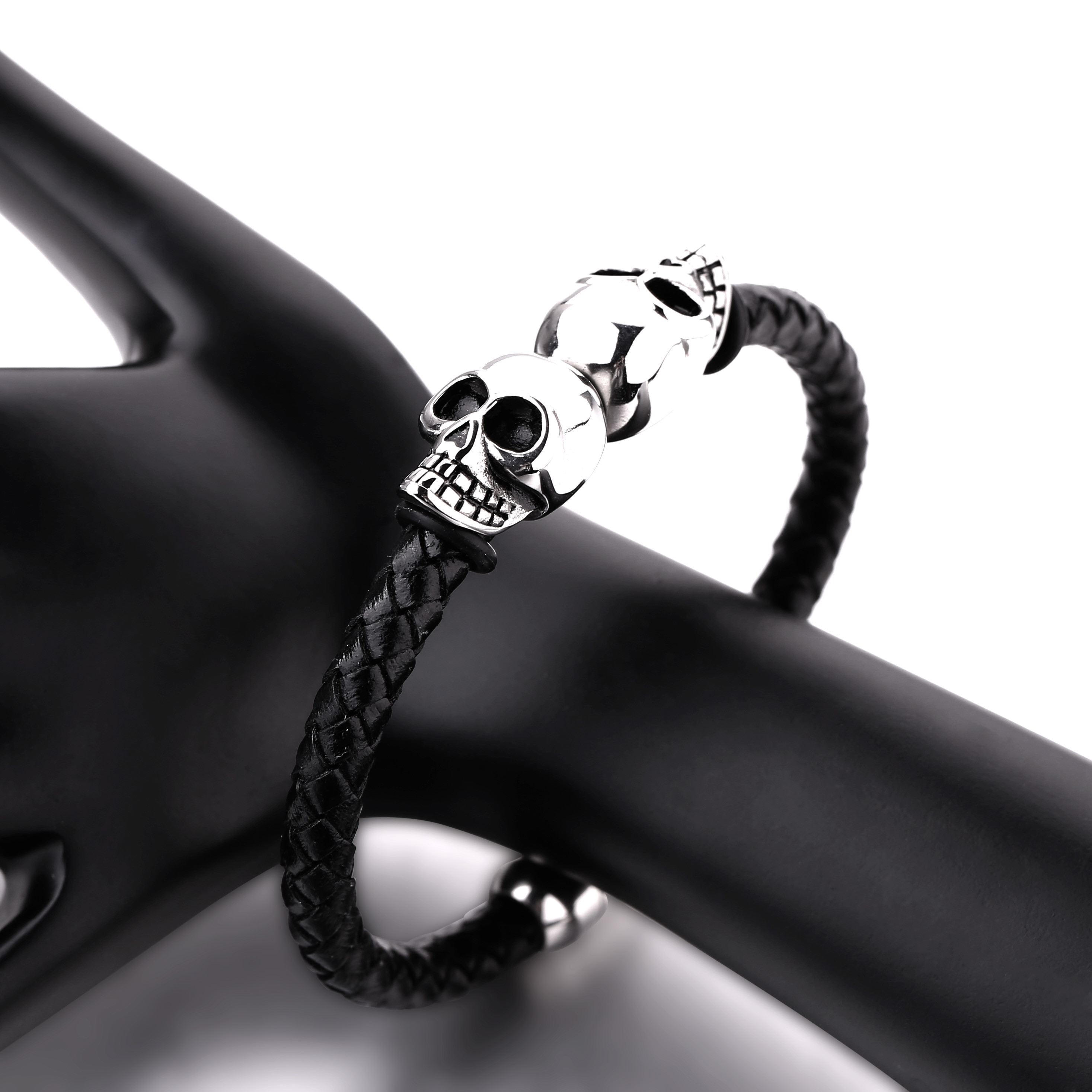 Fashion jewelry custom engraved leather bracelet stainless steel magnetic clasps leather men skull bracelet