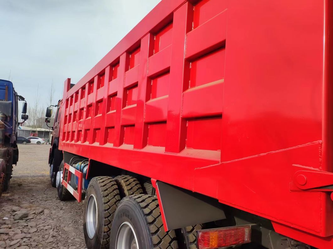 HOWO 8*4 Dump Truck Trailer Head Tractor Horse Tipper Tractor Truck in Red