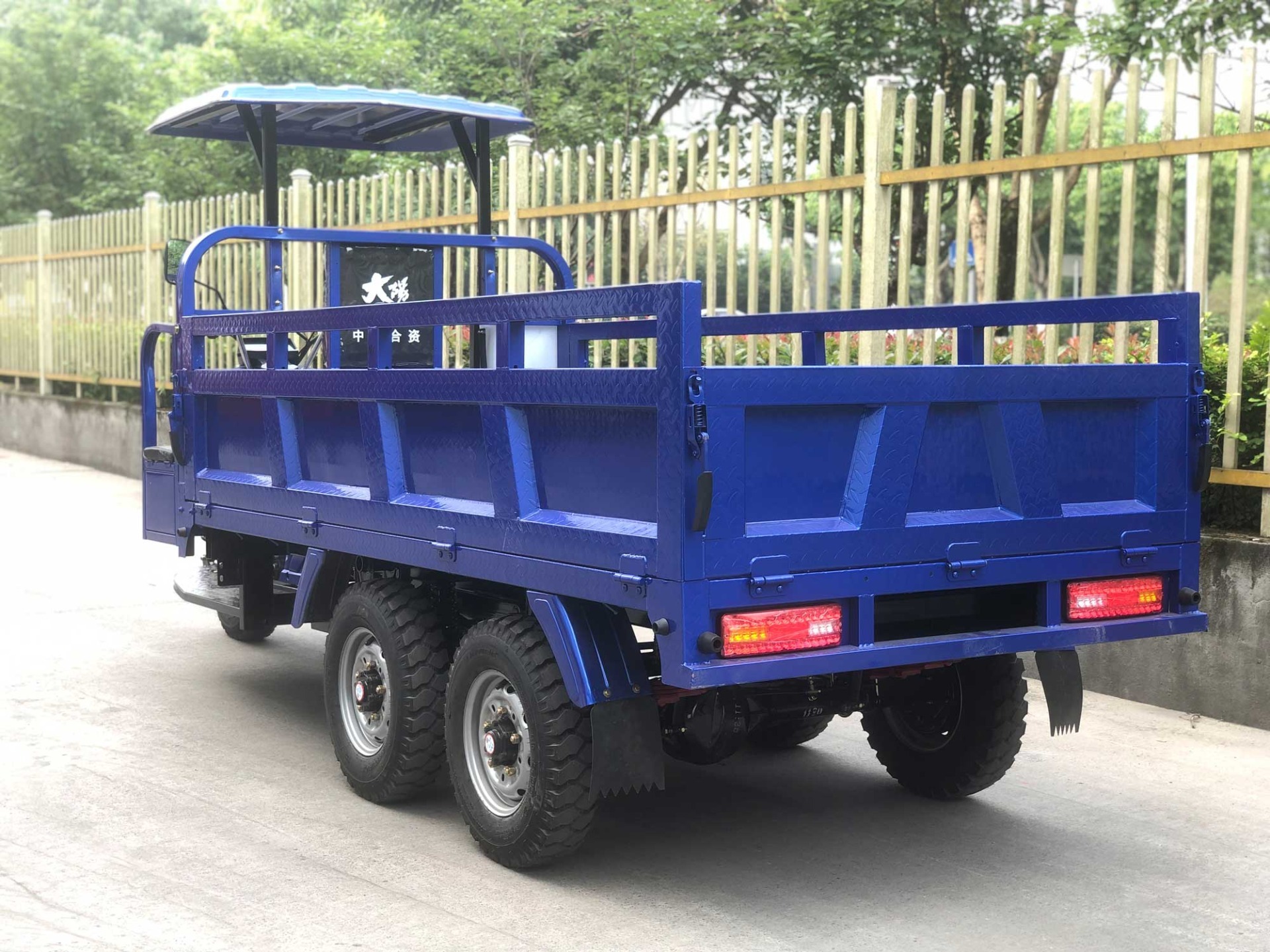 DAYANG 300cc Five Wheels Heavy Loading Trike with Standard Size Double Rear Axle Made