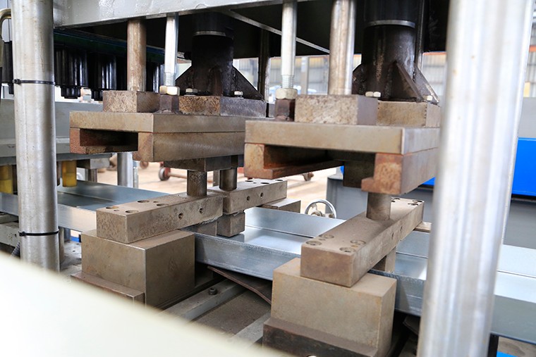 Highly Efficient Steel Profile Stud And Track Roll Forming Machine 18 Station
