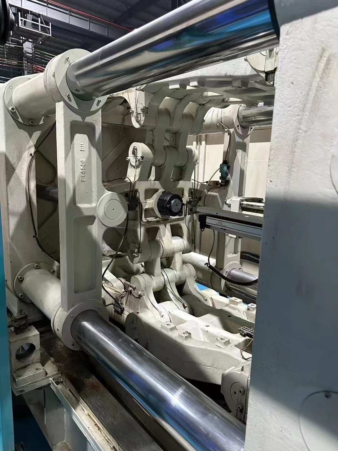 LK PT560 Used Horisontal Plastics Injection Molding Machine 560 Tons Capacity PLC Control System