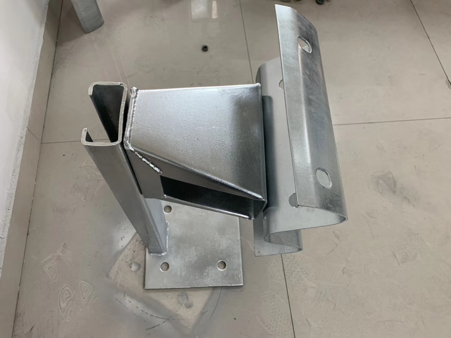 Hot Dip Zinc Coated Galvanized Steel Guardrail Spacer With ISO9001 2008 Certification