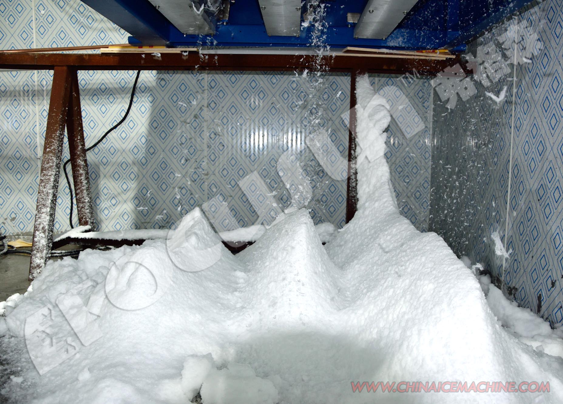 Construction Works BITZER Compressor Low Noise Environment-Friendly Ski Resort Artificial Snow Making Machine