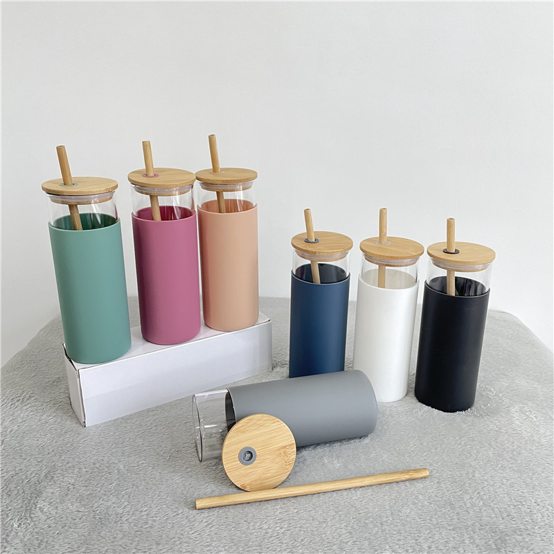 Customization 16 Oz Glass Beverage Bottles Glass Coffee Cups With Bamboo Lids Bamboo Straw Silicone Sleeve Leak Proof Splash Proof Design