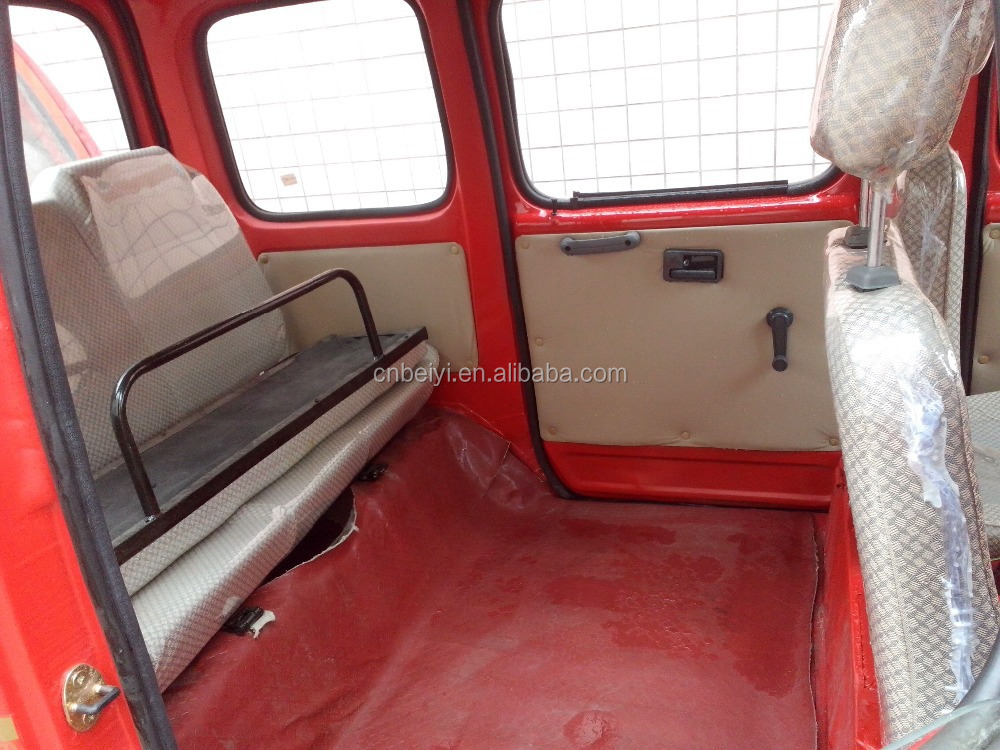 300cc 4 Stroke Enclosed Tricycle for 5 People and 600kg Loading Capacity in Peru 2016