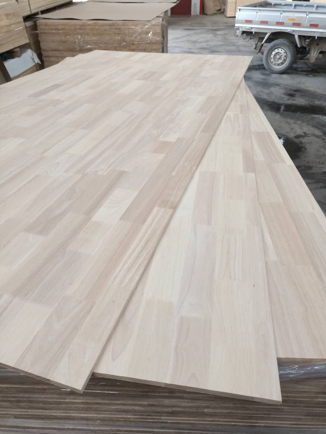 Customized 1220x2440mm Carbonized Solid Wood Panel Rubber Finger Joint Hardwood Board