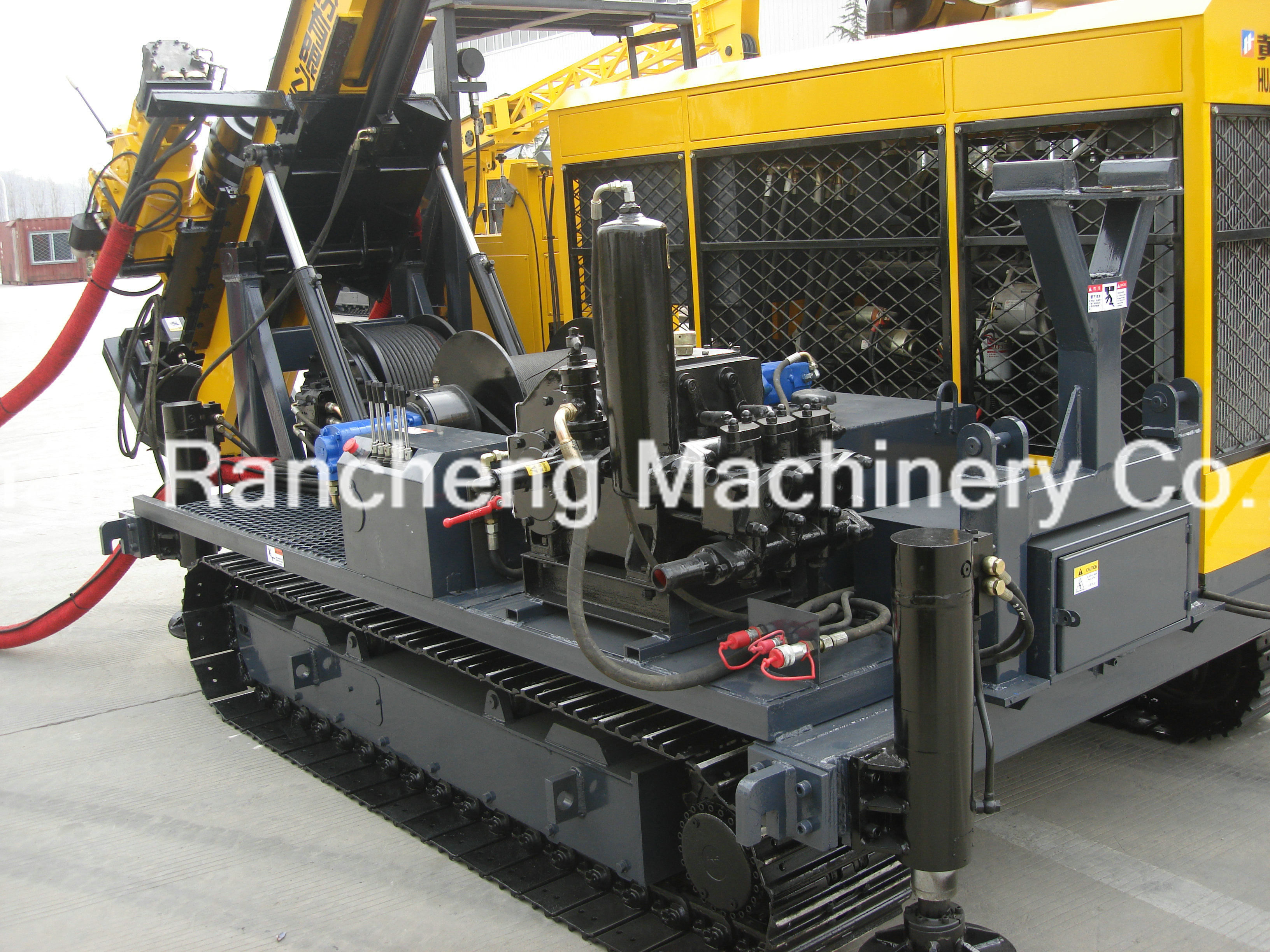 Crawler Mounted Hydraulic Core Drilling Machine 300m - 1000m Depth 180HP Diesel Engine