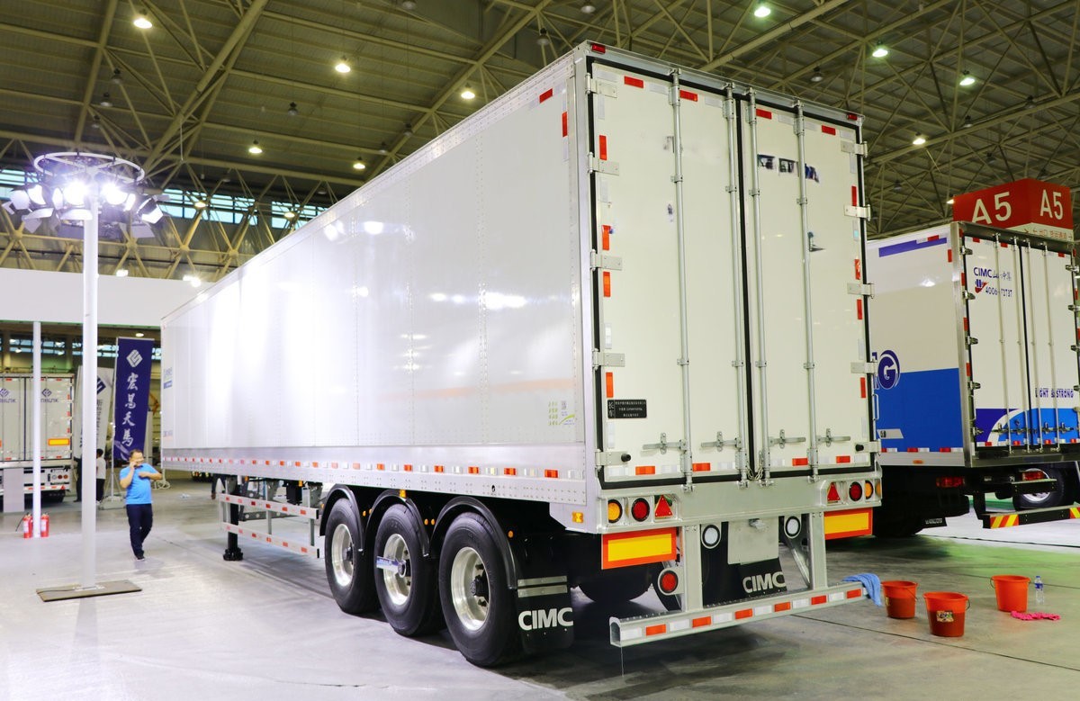 Spacious And Fuel Refrigerated Semi Trailer For Dairy And Meat Distribution