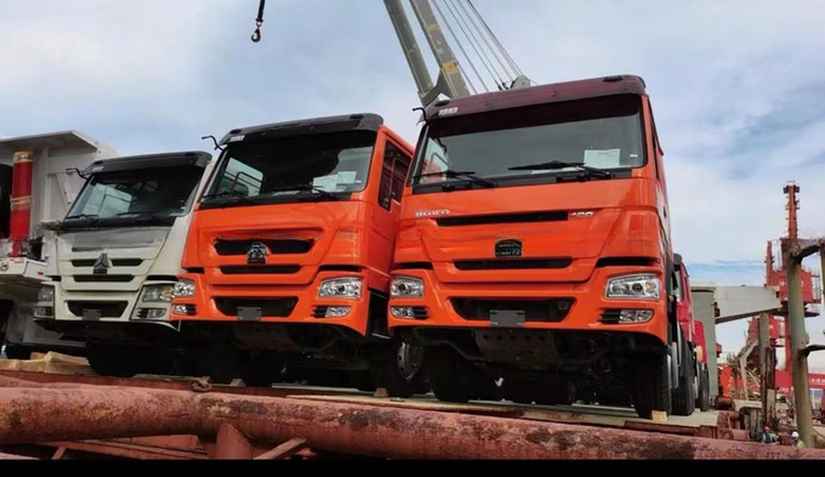 SINO TRUCK 40T 50T Howo Tractor Truck with WEICHAI Engine 300-400L Fuel Tank Capacity