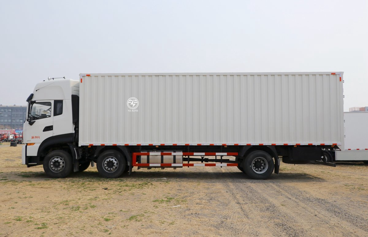 Logistics Transportation Yuchai Engine 25 Ton Heavy Truck with Manual Transmission