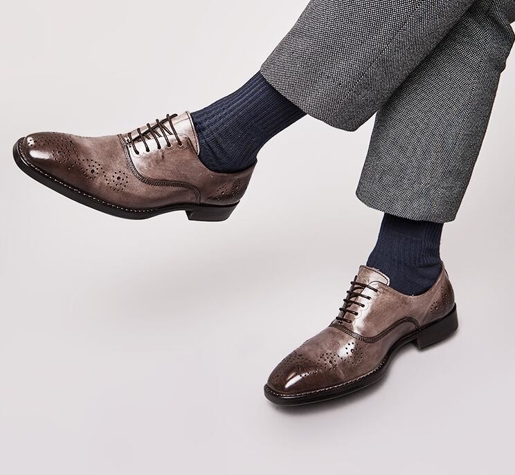 Lace Up Mens Pointed Toe Dress Shoes Autumn Mens Brown Brogue Shoes For Wedding
