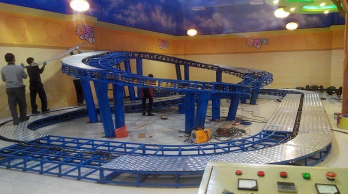 Outdoor Mini Shuttle Small Train Rides With Anti Rust And Automobile Painting
