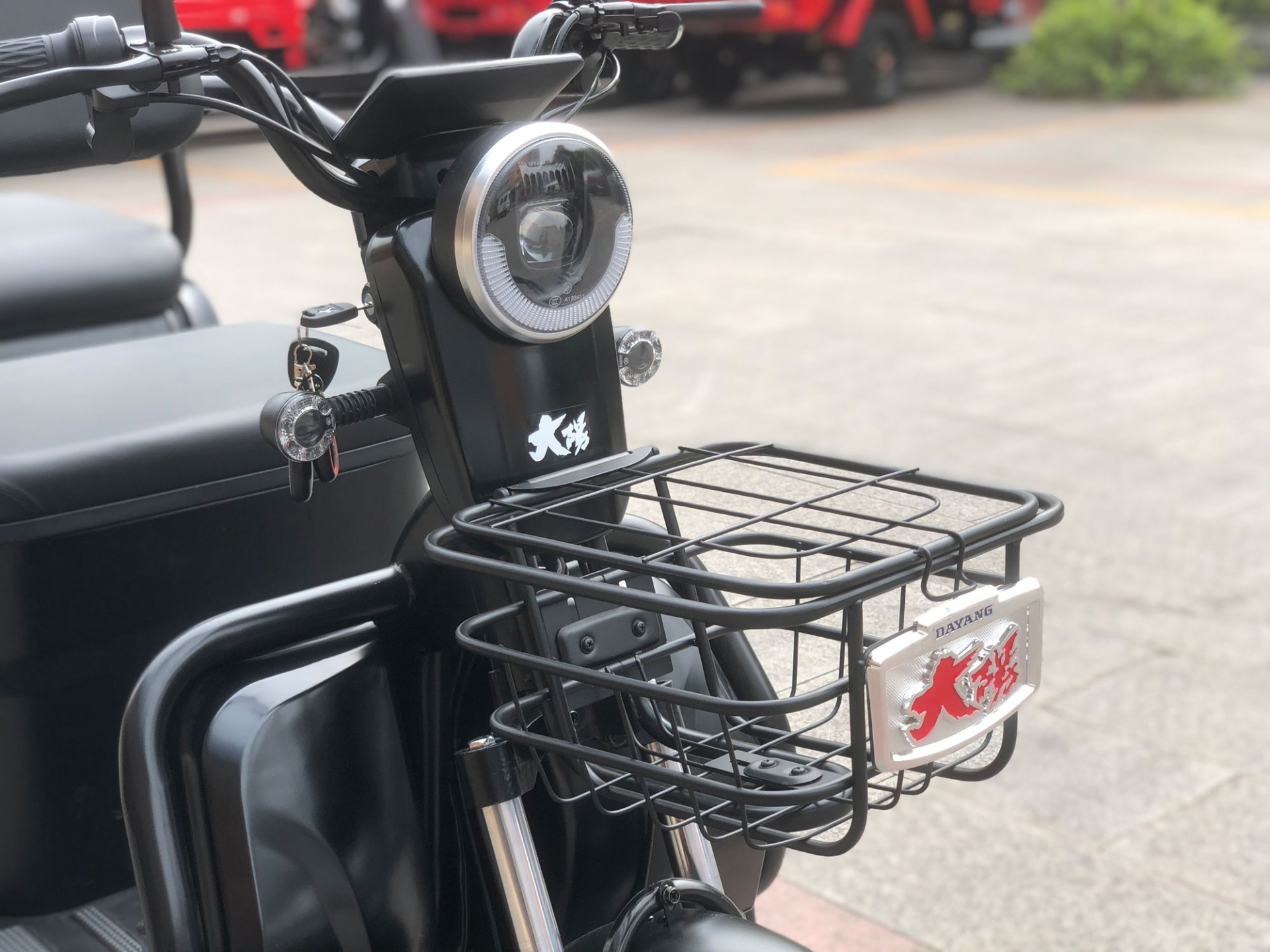 Voltage 48V Electric Trike Scooter Three Wheel Motorized Driving Type Tricycle