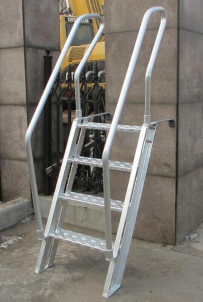 Easy Carrying Bulwark Ladder Aluminum , Inclined Marine Dock Ladders Light