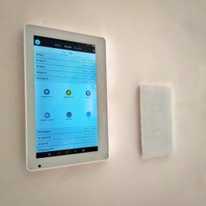 Quality White Color Integrated Android Rooted Touch Displays 7 Inch POE Wall Mount Bracket wholesale