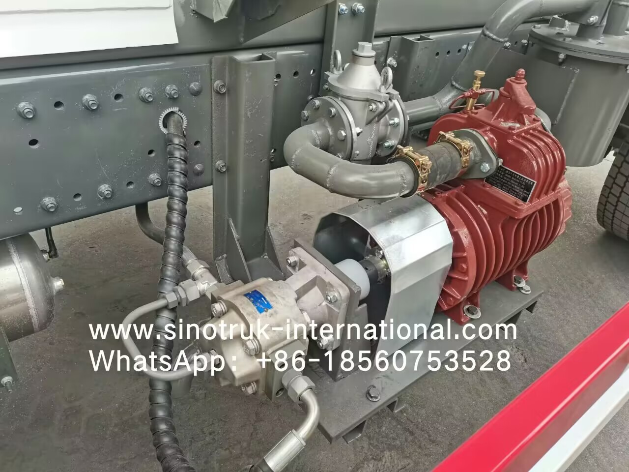 SINOTRUK HOWO Sewage Suction Truck High Pressure Cleaning 15CBM LHD 290HP