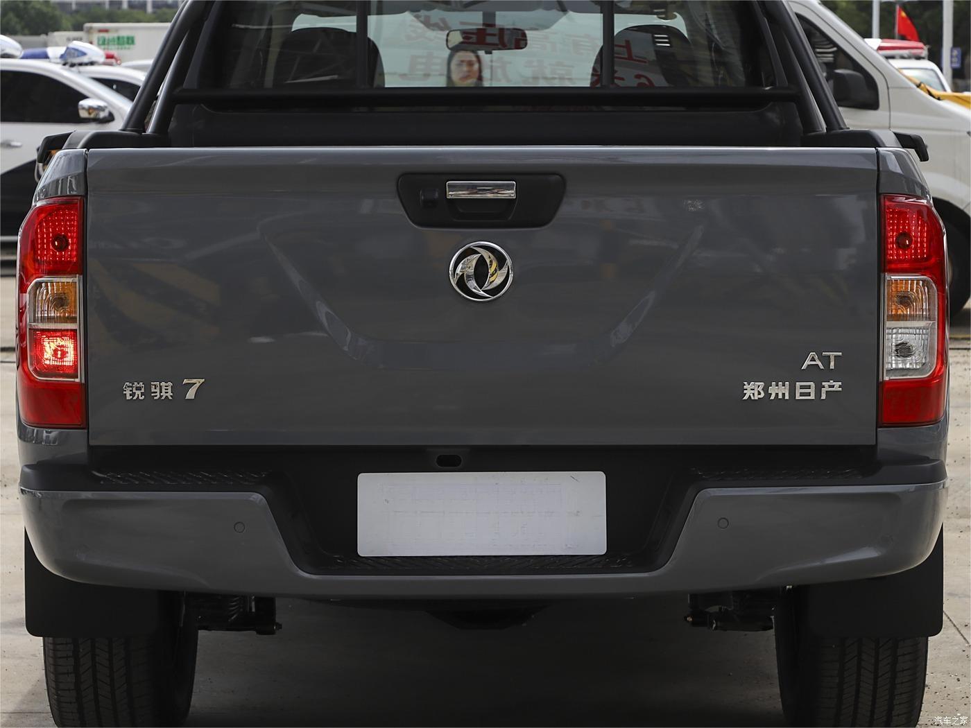 Rich7 4*4 Diesel Automatic 8AT Pickup Car With Minimum Grand Clearance 20°-25°