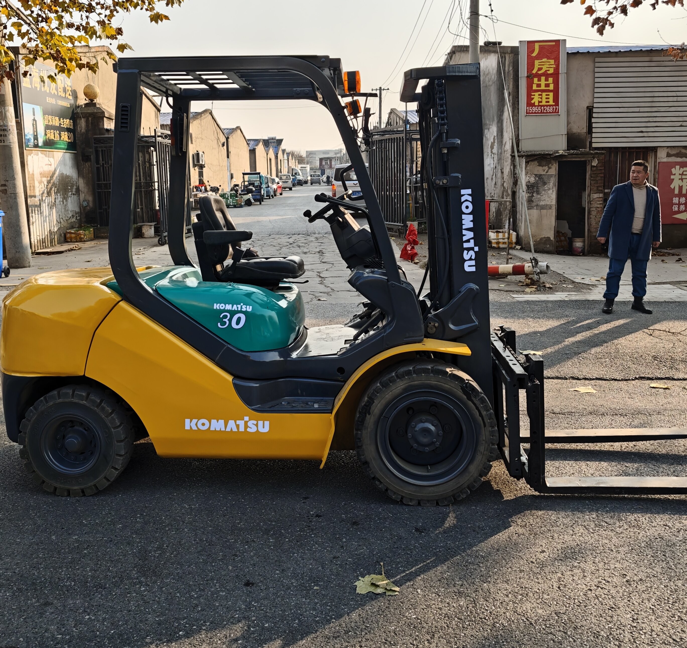 Komatsu 30 3 Ton Second Hand Diesel Forklifts Three Stages And With Side Shift