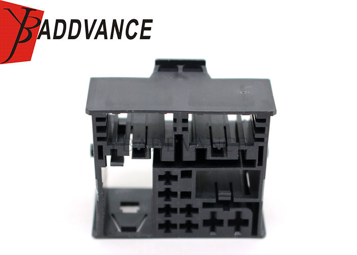 8 Pin Male Sumitomo Automotive Electrical Connectors Housing For Nissan