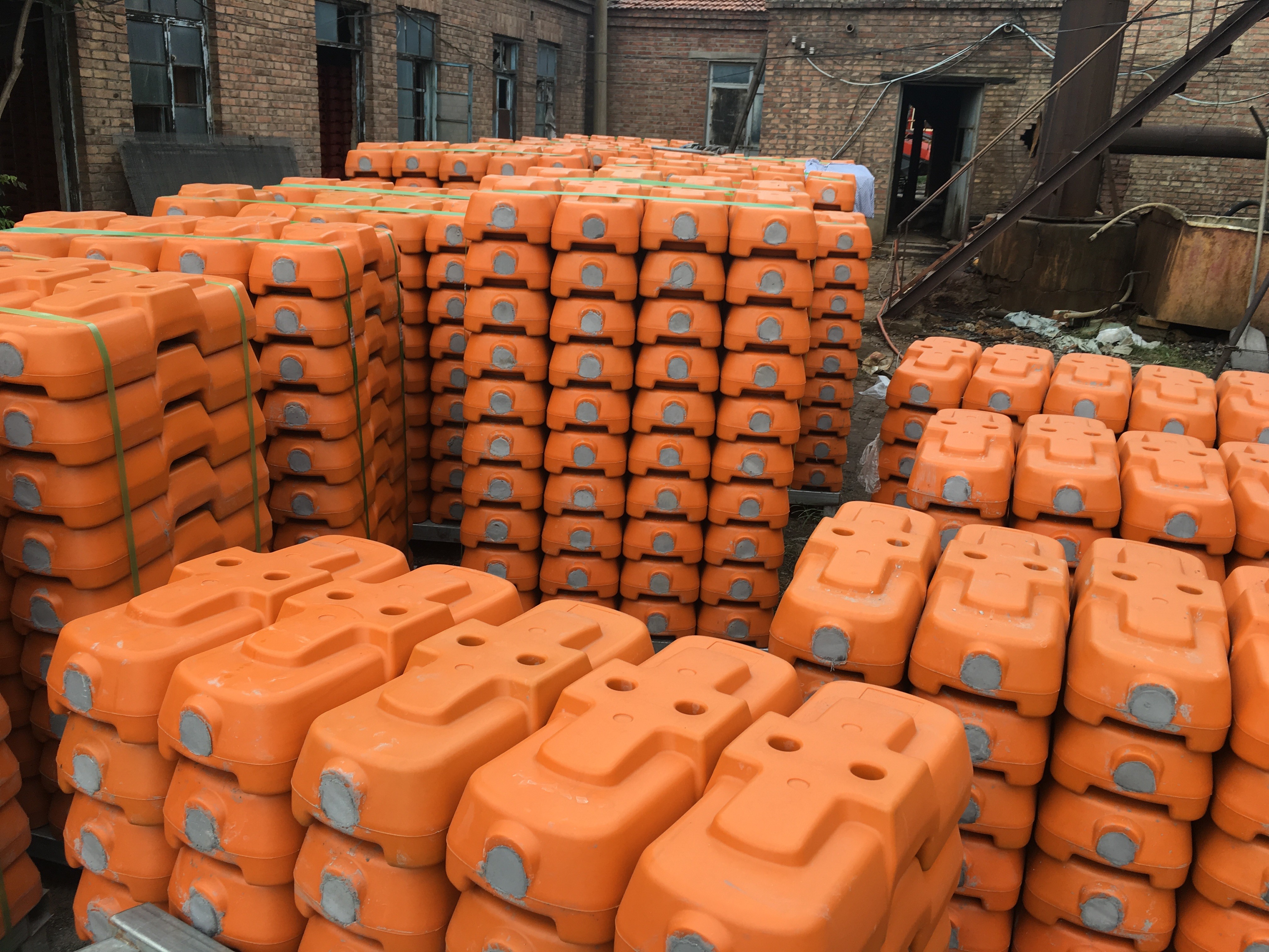 Temporary Fence base made for Australia market UV 770 UV 531 finished HDPE powder temp fence base