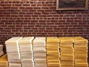Quality Food Grade 100% Natural Beeswax Block Oil Emulsions Incorporated wholesale