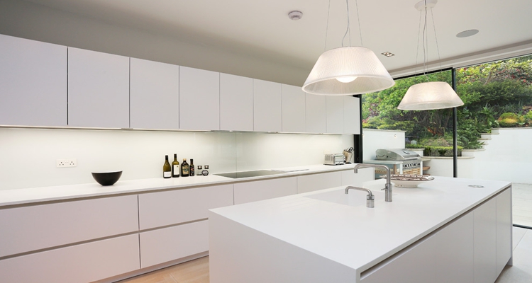 Flat Pack Fitted Kitchen Cabinetry Set with Modern Handle less Design and Accessories