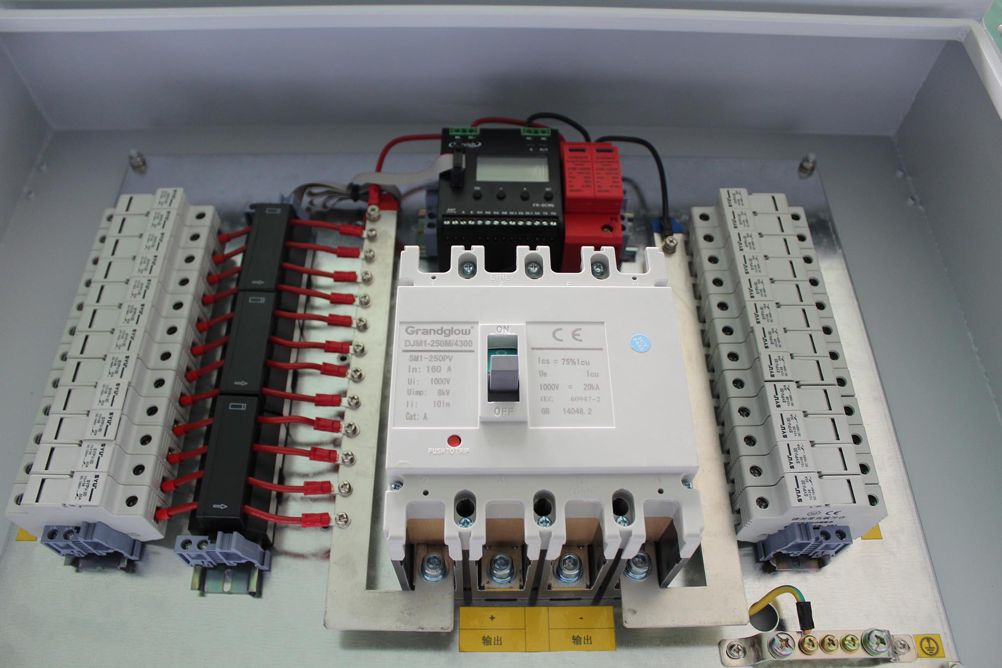12 Stings in 1 out Solar PV Array DC Combiner Box For Solar Power System