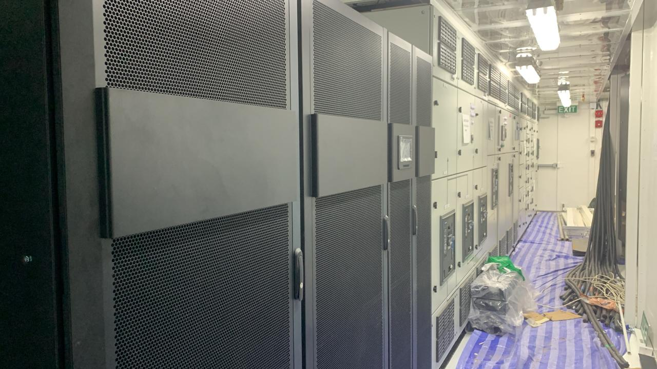 EATON 5P850IRG2 850VA 680W 230V Tower/Rack Line-interactive UPS for Office Computer Maintenance-free Battery Included